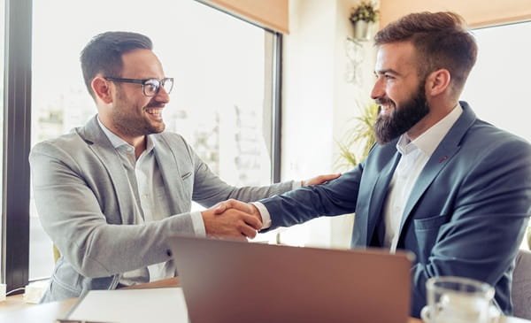Sub Broker vs Mutual Fund Distributor: Which Business Is Better?